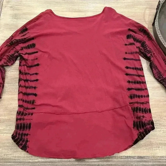 Free People/We the Free scoop neck top with tie dyed areas on sides & sleeves - Picture 2 of 7